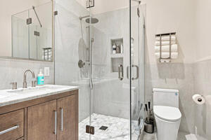 Upscale 2 bd living in LA