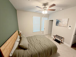 queen bed. 10inch serta memory foam/coil matt