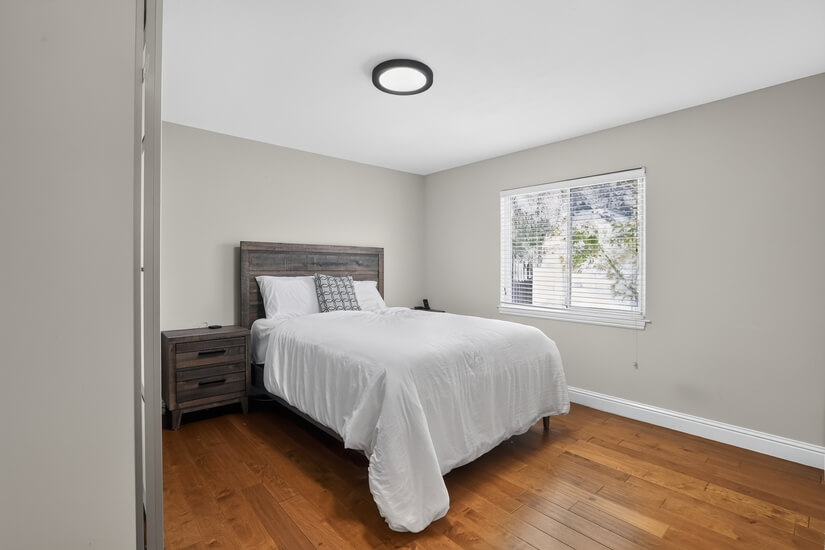 Fully Furnished 3 Bed 2 Bath 1 Office