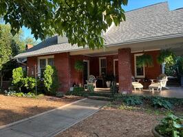 Charming apt. in historic Greenville home