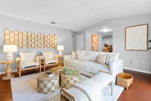 Bright & Cozy Living Room in a 3br2ba home