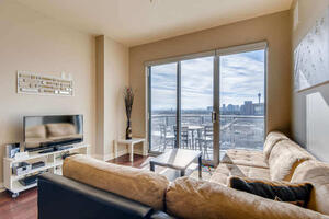 2 Bed 2 Bath with views of the LV Strip