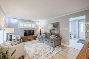 Living Room w/Queen sleeper sofa
