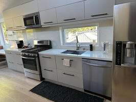 Full-sized, updated appliances,