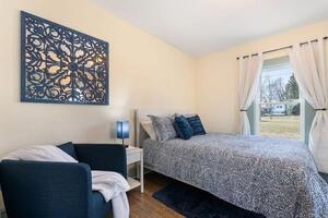 Cozy 2bd/1bath home steps from Ariel Park