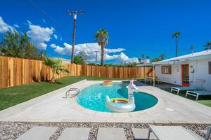Outdoor Fenced Private Pool