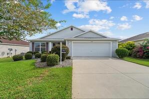 Walking distance to community pool