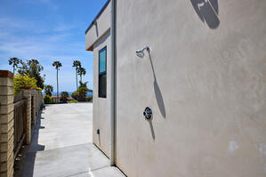 Outdoor shower only for guest