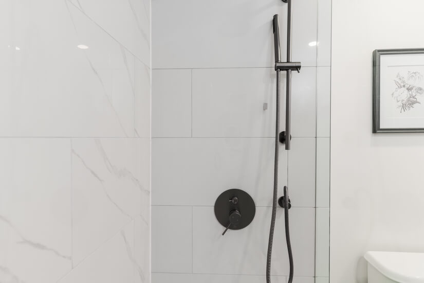 Upscale 1 Bd Condo in North York