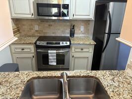 Granite countertops, stainless appliances