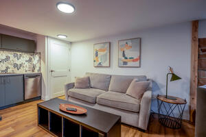 Private 1 BDRM Garden Suite with Parking