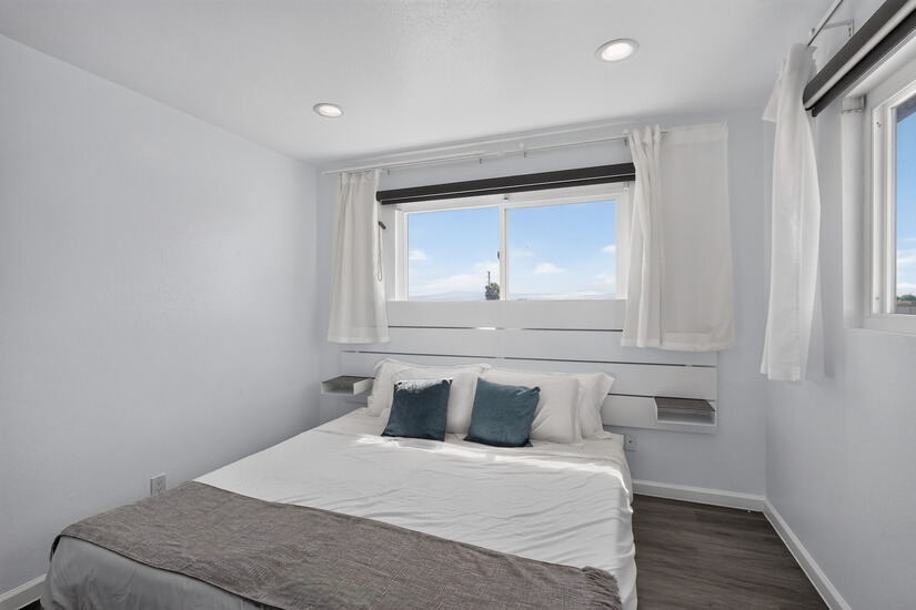 Furnished 2 Bedroom Corporate Rental