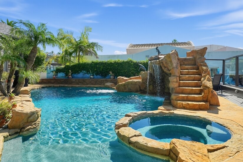 Jacuzzi & Slide