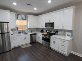 Fully equipped kitchen with new appliances