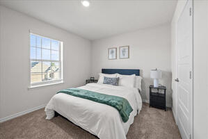 Bedroom 2: Queen Size Bed