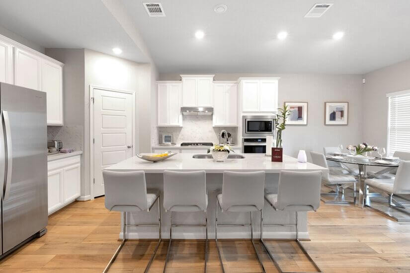 Fully equipped modern kitchen with breakfast bar seating.
