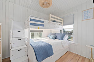4th bedroom w/ bottom bunk bed Full/ top twin