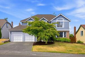 Well Kept 4 Bed/2.5 Bath House