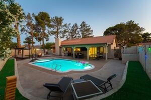 4 bedroom 2 bath with pool