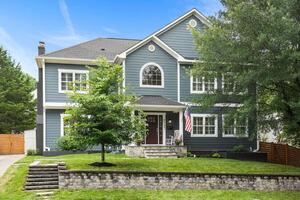 5 BR, 4.5 BA 5,000 sq ft Craftsman