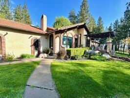 Private Furnished Retreat on 5 Acres