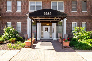Fully Furnished Condo near BJC Wash U