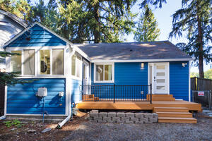 Lake Boren Waterfront Executive Home, Newcastle