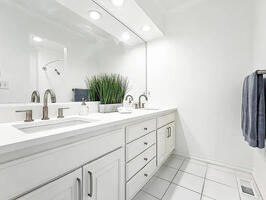 First Level Full Bathroom of fully furnished rental house