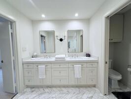 Main bathroom 3