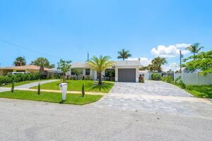 Spacious Lake Worth Beach Home 