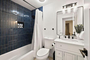 Luxury 6BR Home in Downtown Lynnwood