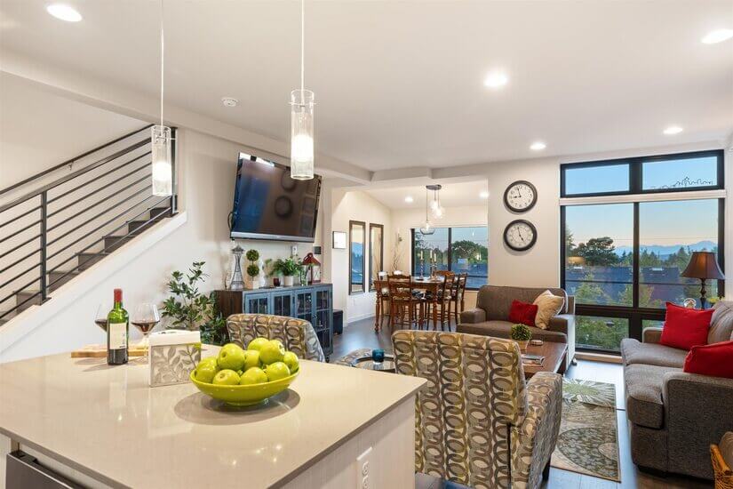 Spacious Luxury View TH  Near  Downtown