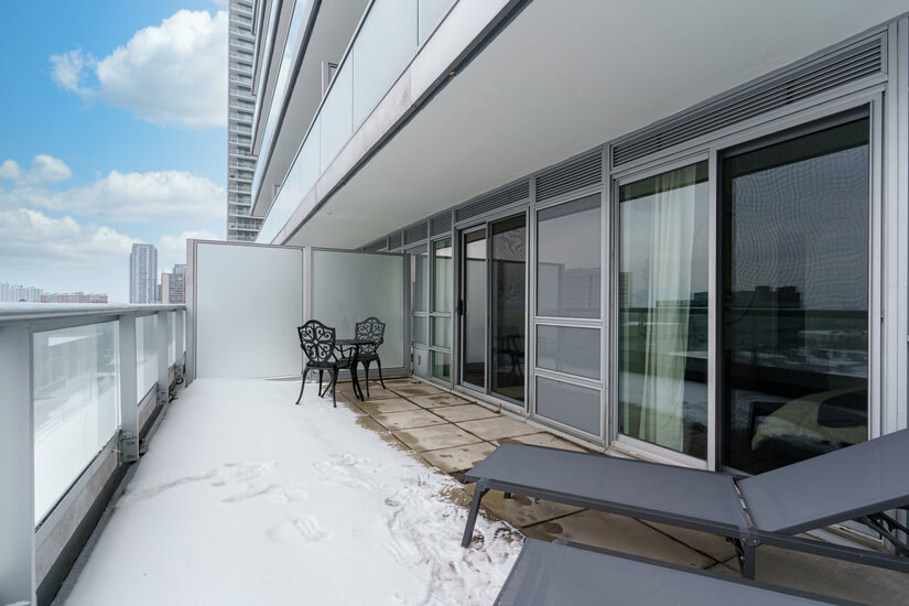 Upscale 1 Bd Condo in North York