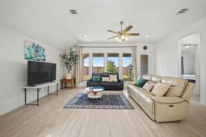 Modern Suburban Retreat Near Shopping
