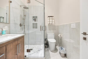 Upscale 2 bd living in LA