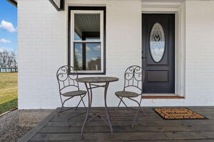 Steps to Ariel Park Renovated 2B Retreat