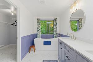 Primary en-suite bath