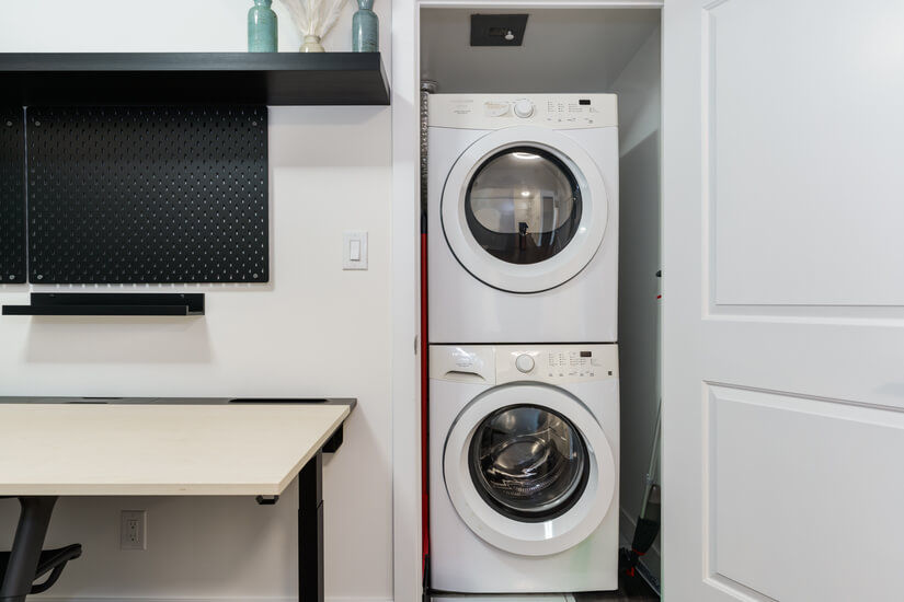 Upscale 1 Bd Condo in North York