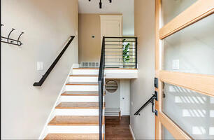 4BR West of Market Living  