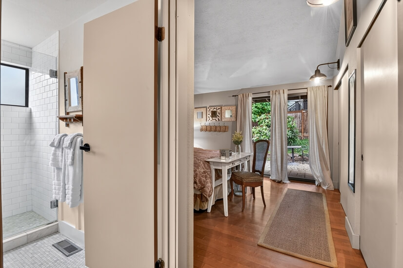 Charming Totem Estates Retreat Tech Wine
