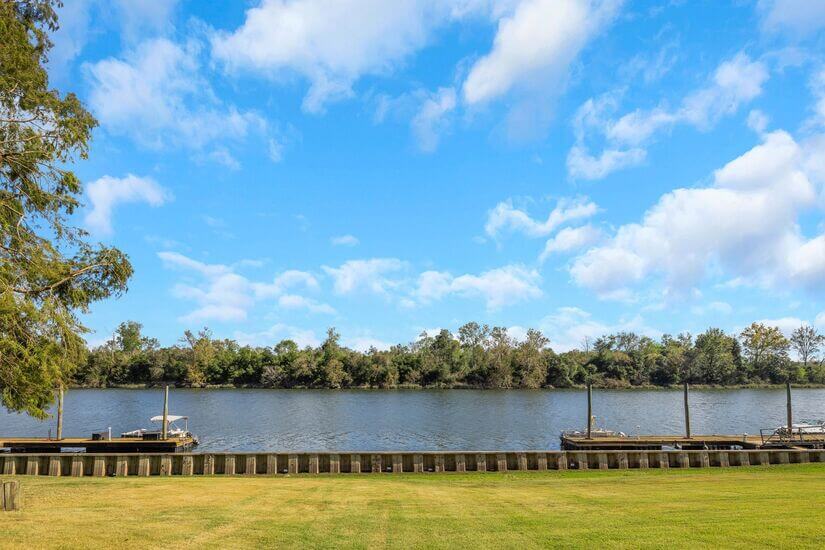 Kickback and Enjoy the Savannah River