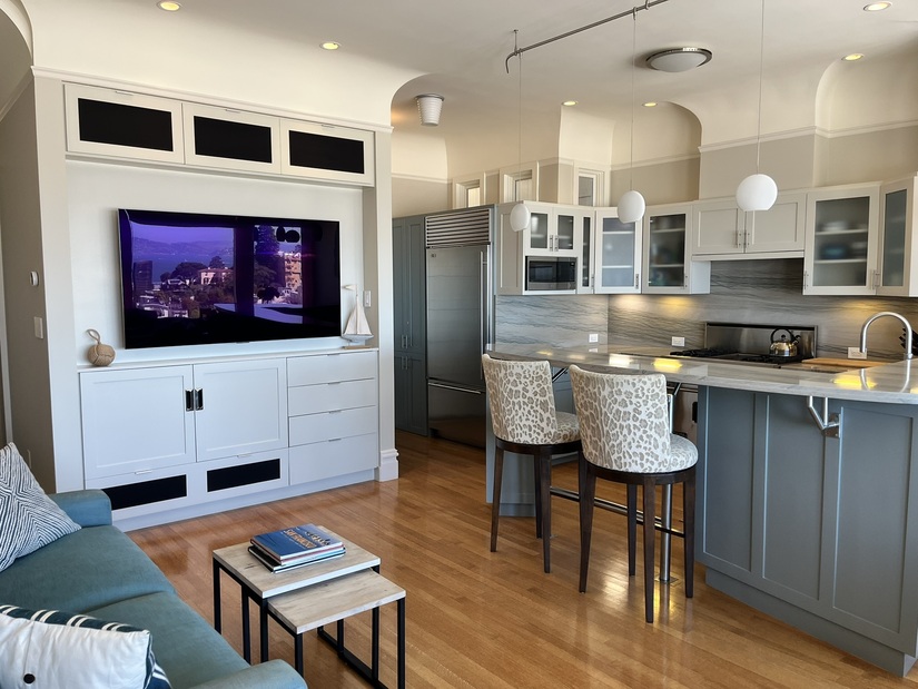 Spectacular Russian Hill Condo w Views
