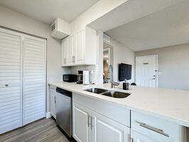 Contemporary Condo With Great Amenities