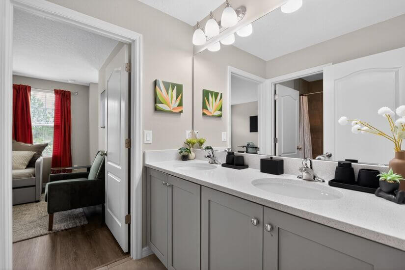 MARVELOUS 4BD 3 and Half Bath Townhouse