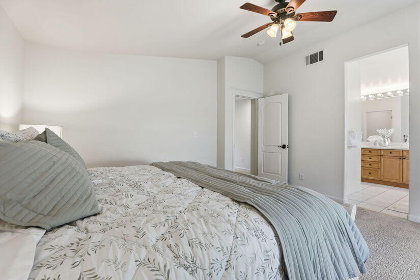 Modern Spacious 3 BD 25 BA King Office