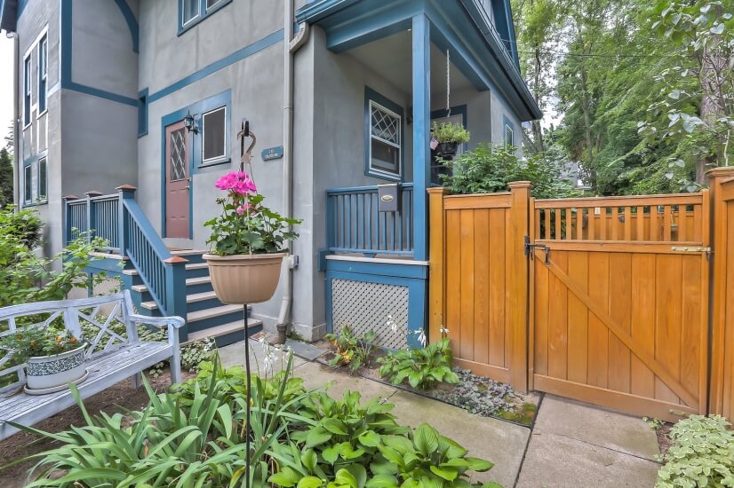 Private Entrance to apartment.