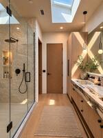 Primary en-suite bathroom