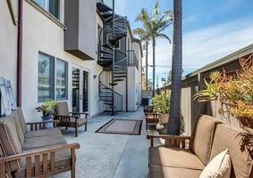 123 10th St Huntington Beach CA 92648