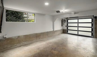 4BR West of Market Living  