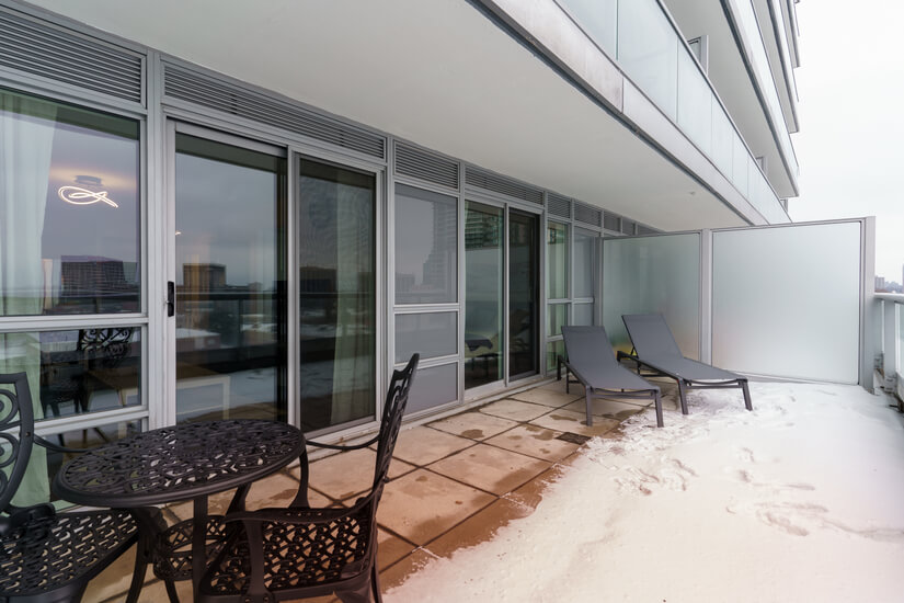 Upscale 1 Bd Condo in North York